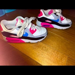 I am selling gently used little girl Nike AirMax 90 shoes size 13c